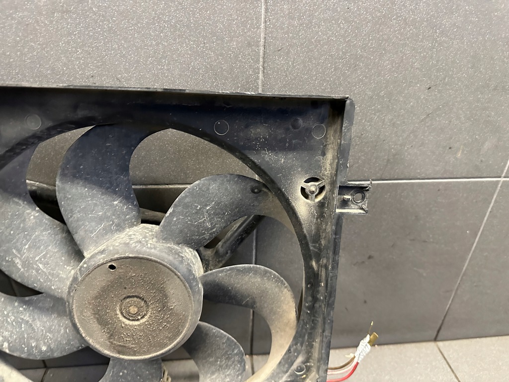 фото №6, Вентилятор радиатора корпус vw golf iv 1j0121207d