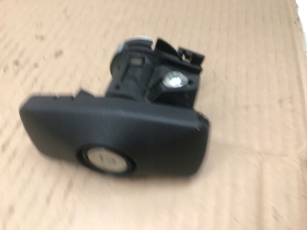 фото №1, Mercedes w172 w212 вкладка замка кришки багажника