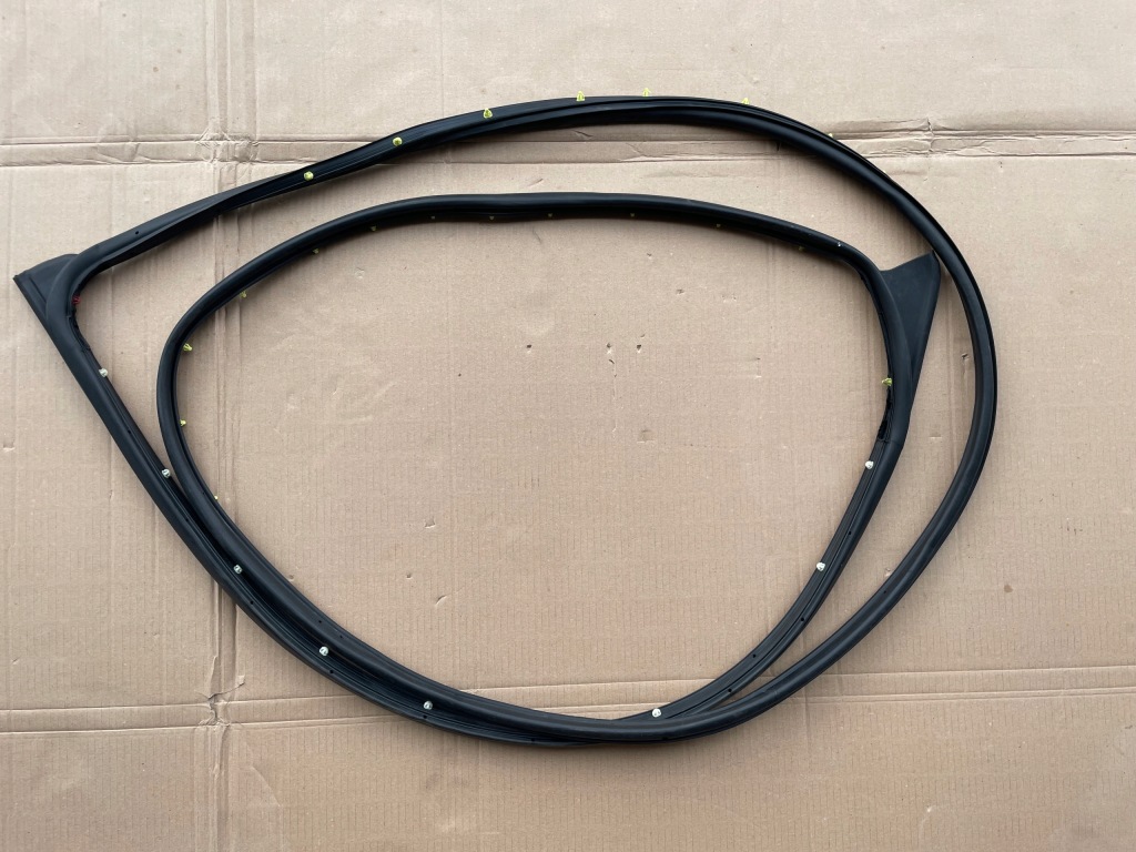 фото №1, Dodge ram 1500 19 2019-2023 прокладка вокруг дверь правая передняя