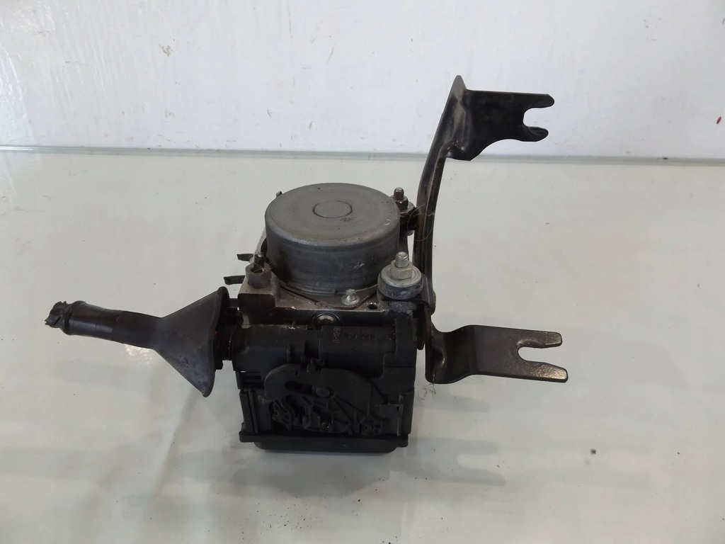 фото №1, Clio iii 1,2tce насос abs 8200747140