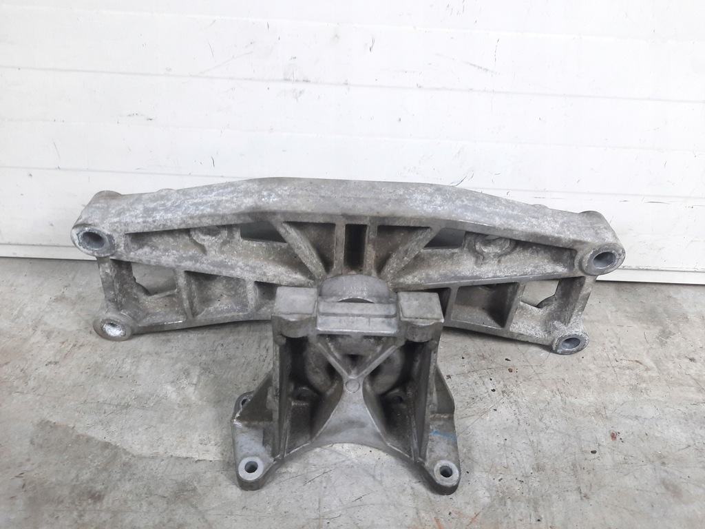 фото №1, Кронштейн подушка коробки передач lancia thema 3.0 crd