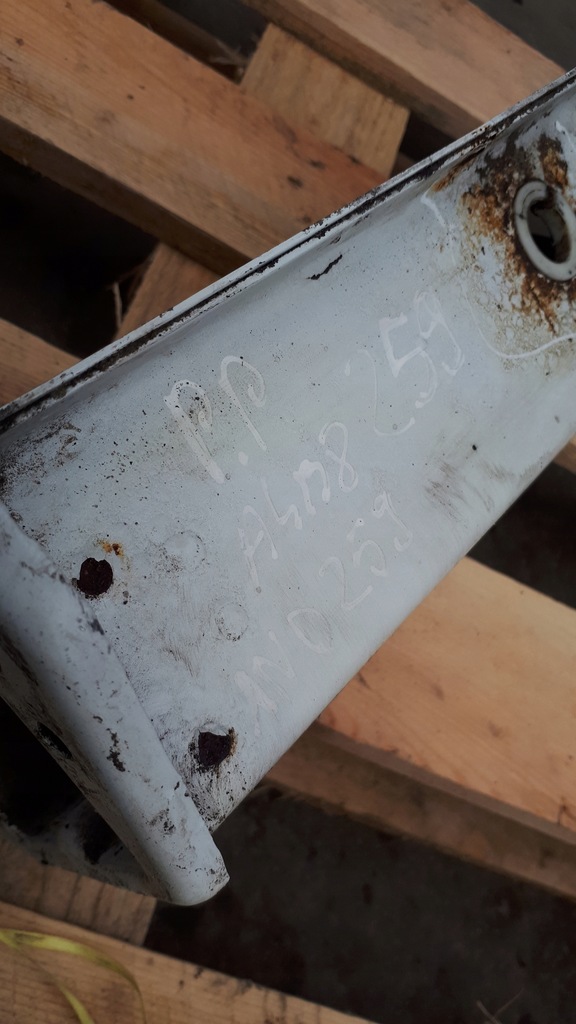 фото №5, A4 b8 s4 a5 лонжерон правая правый перед ly9c