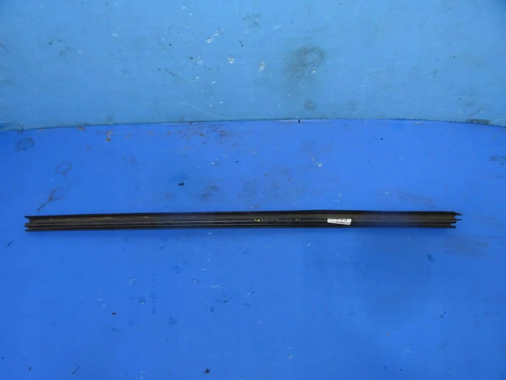 фото №1, Молдинг ущільнювач двері права перед vw caddy 2k5