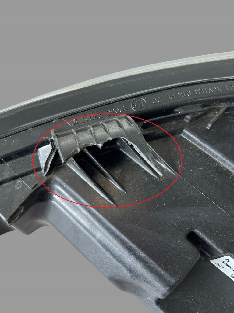 Лампа передня права audi 82a941034d Зі Шроту