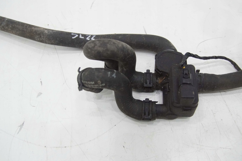 фото №2, Патрубок води клапан mercedes sl r230