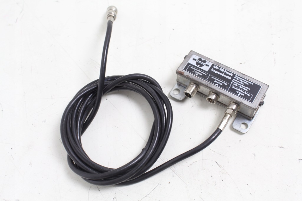 Купити Підсилювач розподільник антенний sl r129 w129