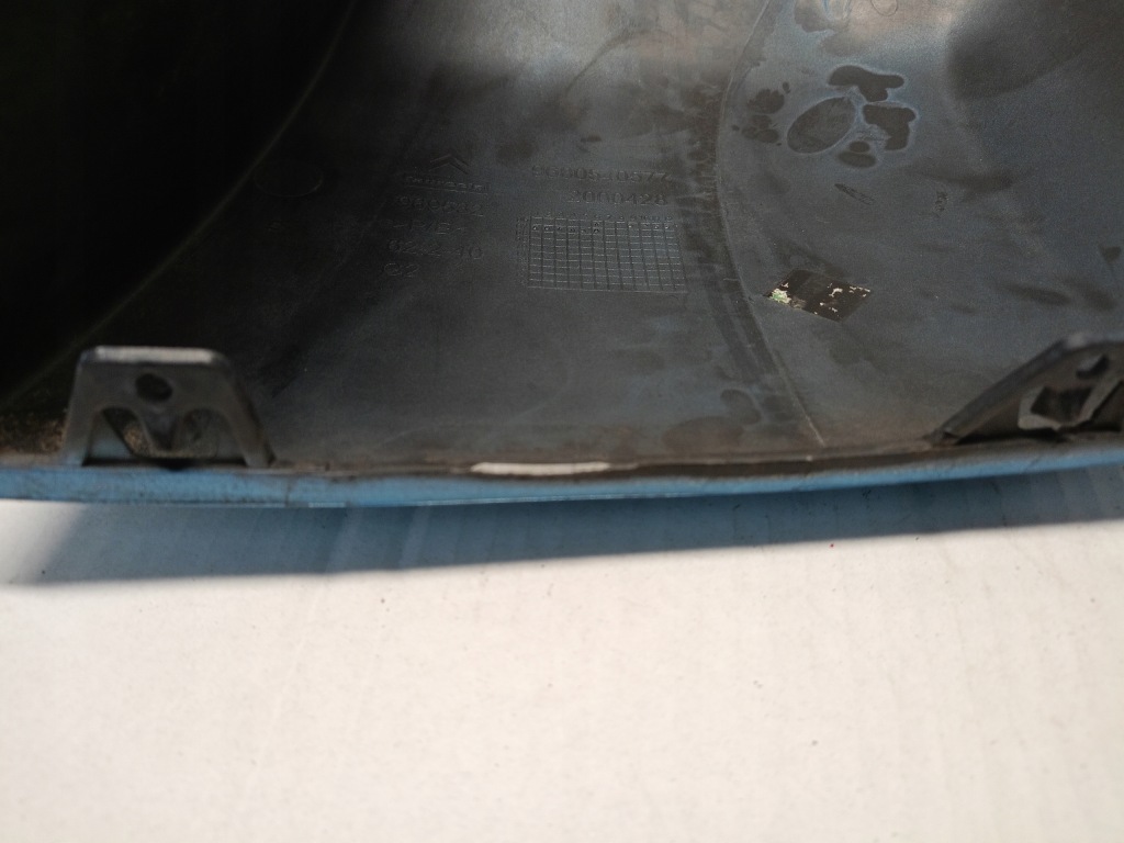 Уголок накладка бампера задний  левый 9680540577 citroen c4 picasso Доставка