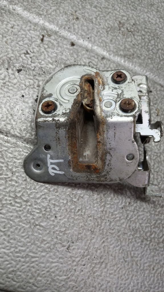 фото №1, Замок правий задня mazda 5 06r 2.0crd van