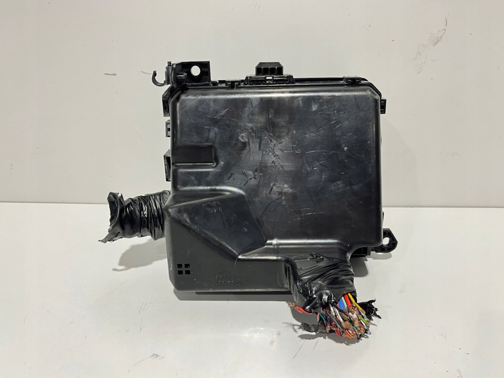 Купить Mitsubishi outlander 2 peugeot 4007 коробка предохранителей pr061-02000