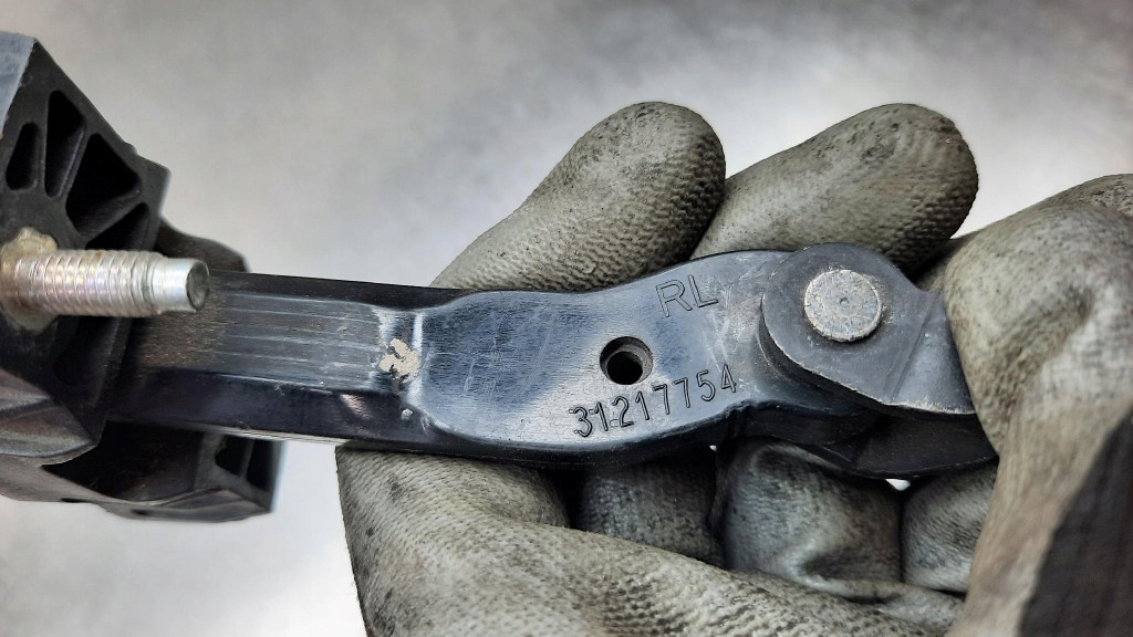 фото №5, Ограничитель дверь задняя оригинальный номер 31217754 volvo v70 iii s80 ii