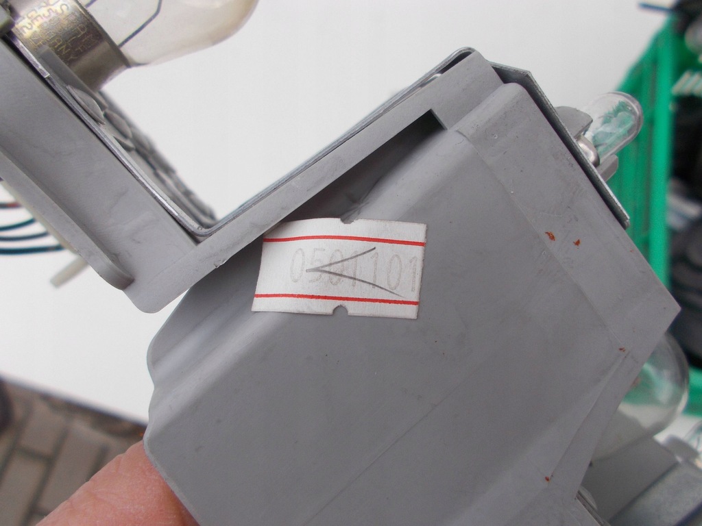 фото №6, Вкладиш лампи задній цоколь лампочка toyota corolla verso 2006 правий