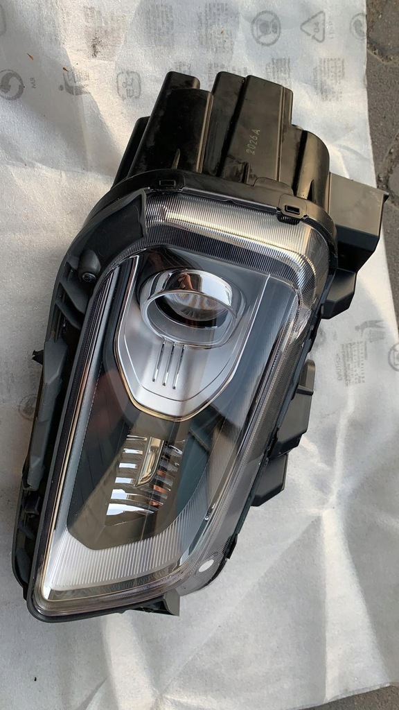 фото №1, Hyundai kona 2018- лампа правая передняя перед