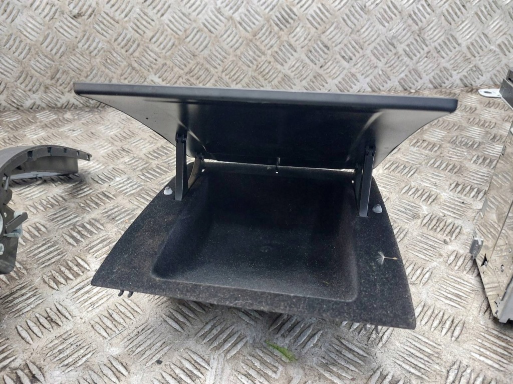 фото №3, Рамка консолі середня бардачок верхній + радіо touran i 1k0035186d