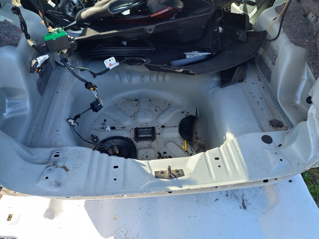 фото №1, Peugeot 2008 pas задняя задний поддон kwa