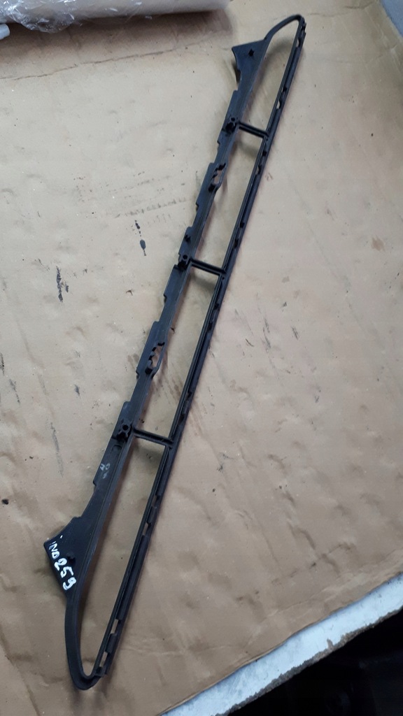 фото №13, Решітка середня бампера audi a4/kombi 8k0807683