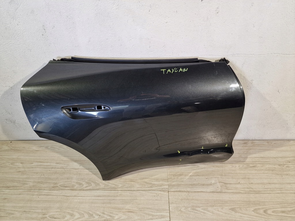 фото №2, Porsche taycan 9j1 дверь правое задняя
