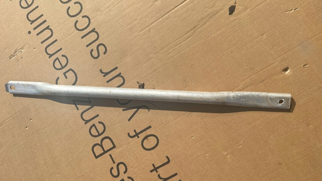 Купити Кронштейн чашка розпірка mercedes c-klasa w205 a2056280724