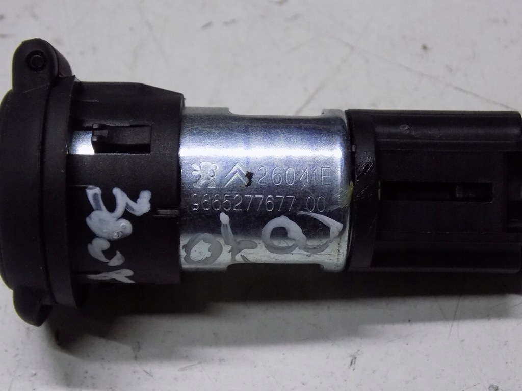 фото №14, Peugeot 3008 1.6 09-12 разъём прикуривателя 12v