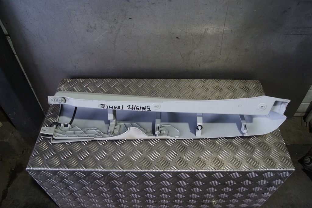 фото №7, Trafic iii vivaro b молдинг кутик верхній лівий