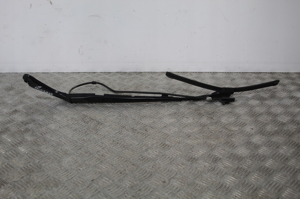 фото №1, Рычаг дворники правое stelvio