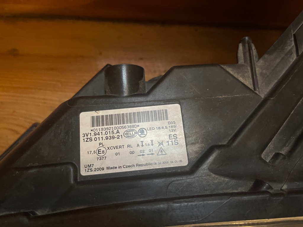 Skoda superb 3 фара передня європа оригінал ксенон led в Україні