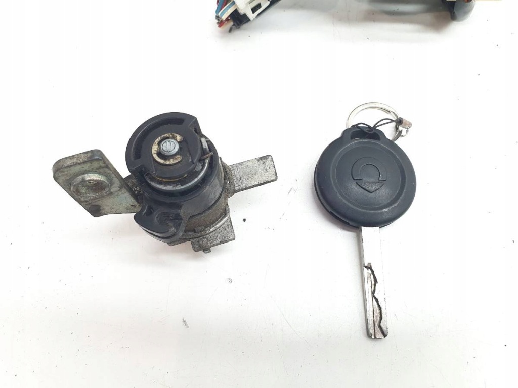 Купити Замок запалювання ключ вкладка жало комплект smart forfour 454