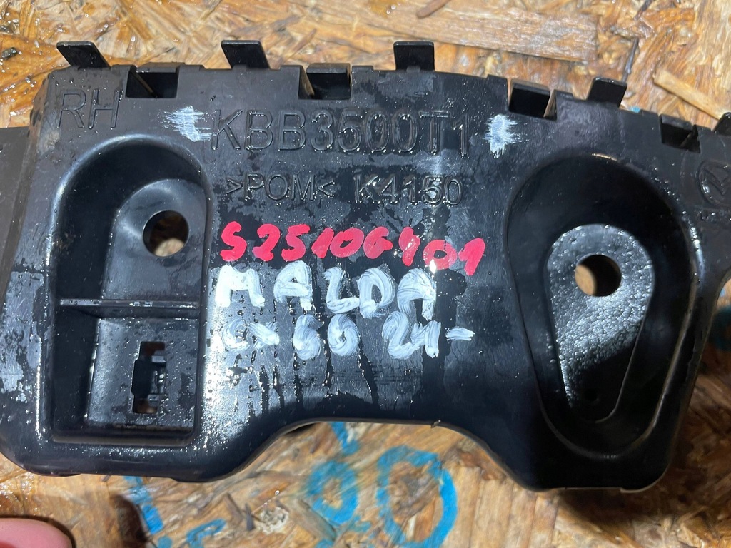 фото №11, Mazda cx60 cx-60 22- напрямна кронштейн кронштейн бампера правий перед передній