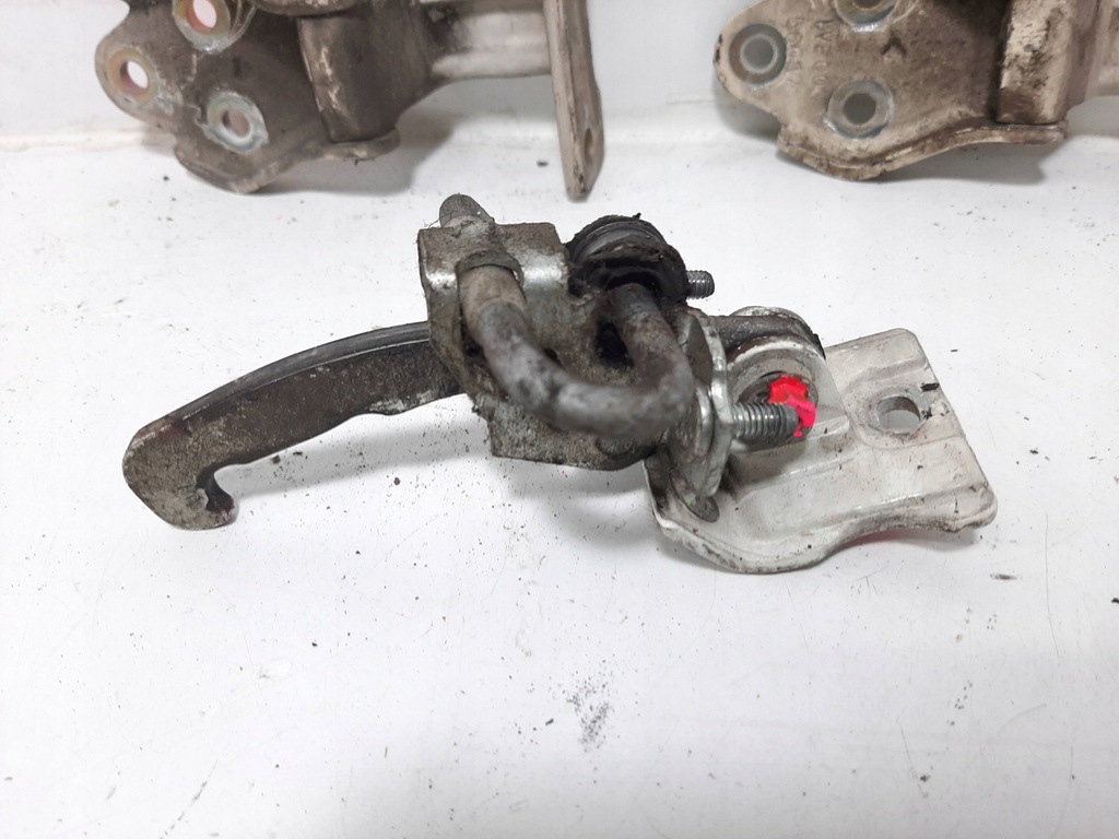 фото №6, Iveco daily iv 29l10v 07r петля дверь правый верхний нижний + ограничитель