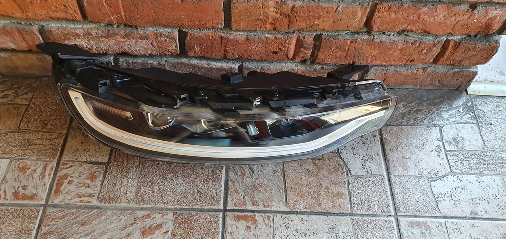 фото №1, Kia e-soul лампа led права перед