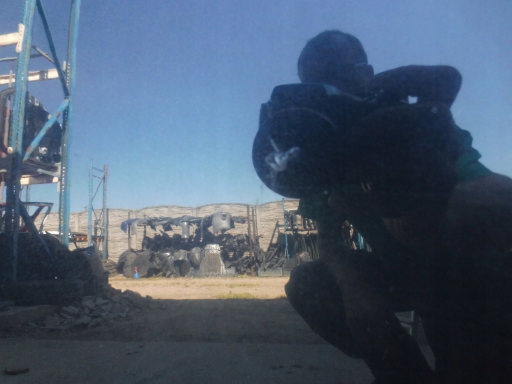 Капот с ryglem vw caddy 2k touran 1t 2006r. черная lc9z оригинал в Украине