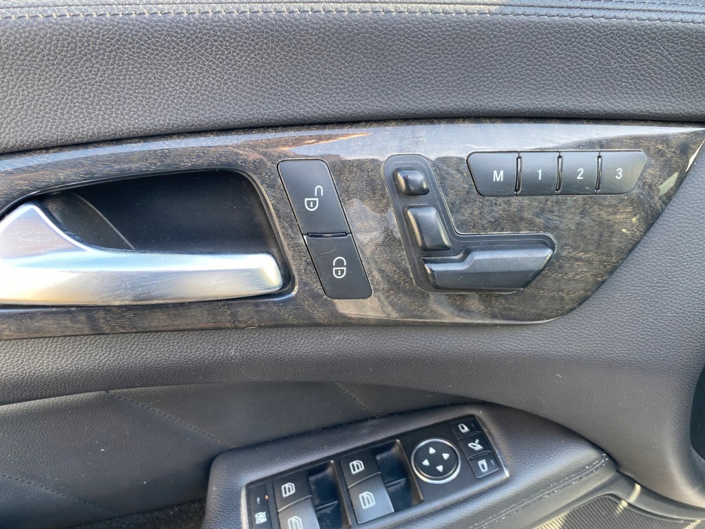 W218 cls сидіння перед заднє сидіння задня обшивки двері оббивка czarna harman kar в Україні