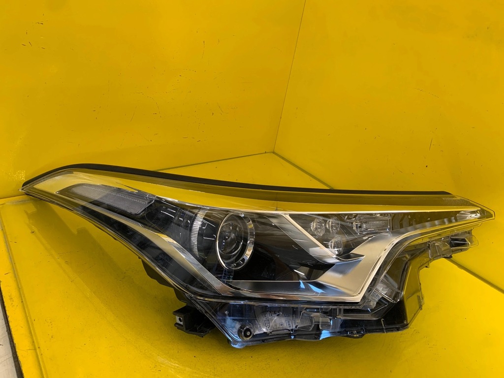 фото №1, Лампа правая toyota chr ch-r 81130-f4031-00 h7
