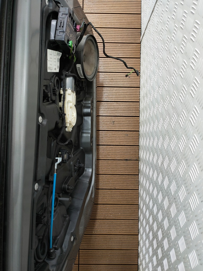 Купить Mercedes a-klasa w176 12-19 дверь передние левая перед цвет 787 оригинал оригинальный номер