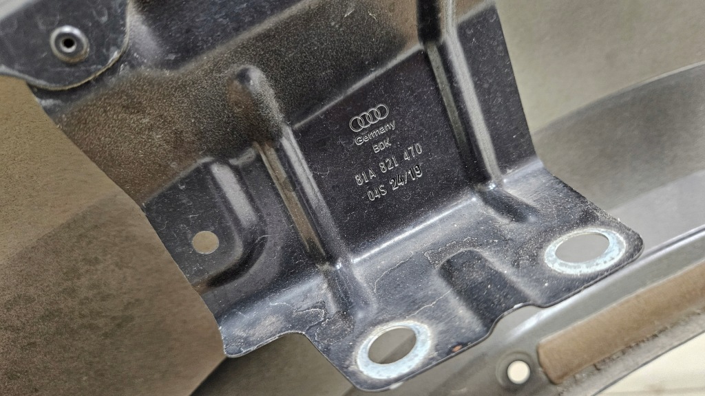 Крыло  правый  перед передний audi q2 81a 81a821470 оригинальный в Украине