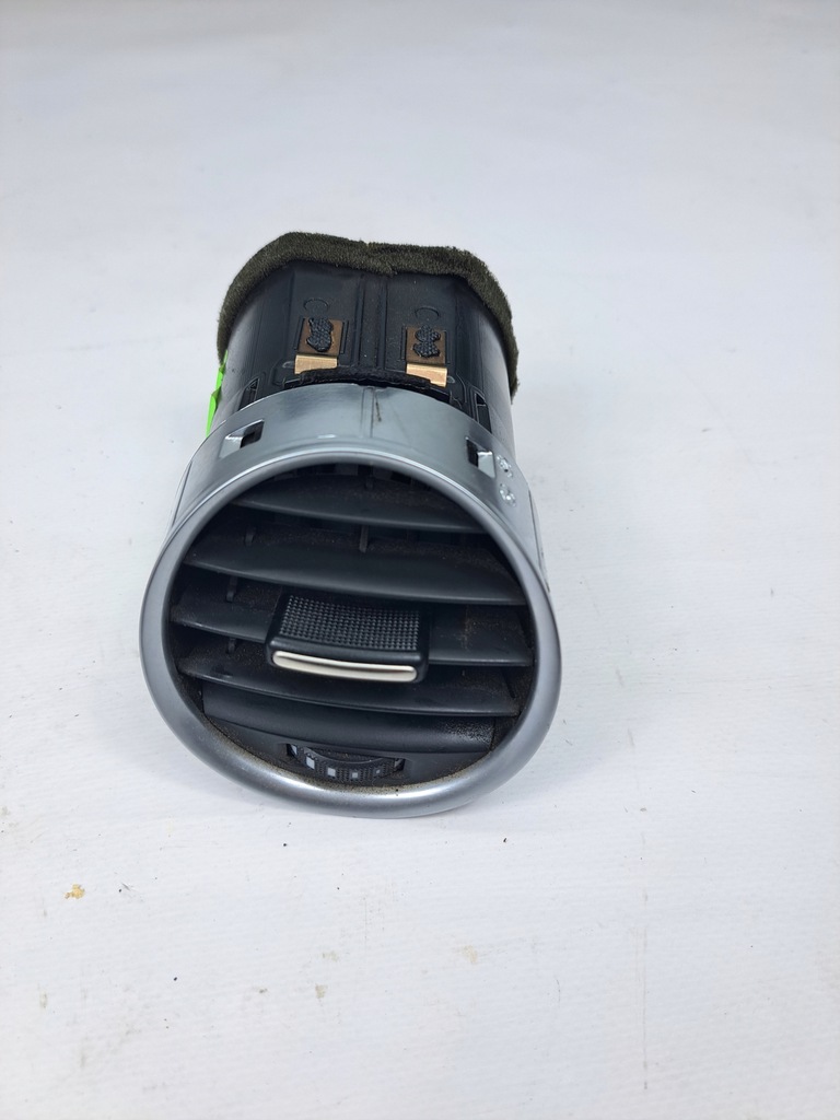 фото №1, Решётка обдув правая audi a4 b7 cabrio 8h0820902d