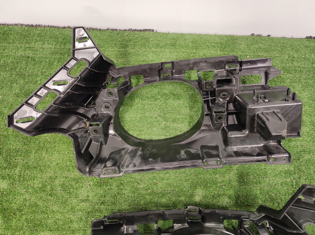 фото №9, Кронштейн насадки выхлоп audi rs3 8y 8y0807364