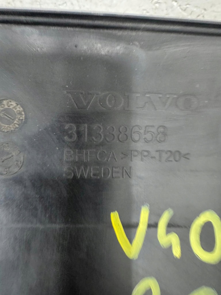 Впуск повітрозабірник шланг повітря volvo v40 2 2012-18 31338658 2.0 d t3 Зі Шроту