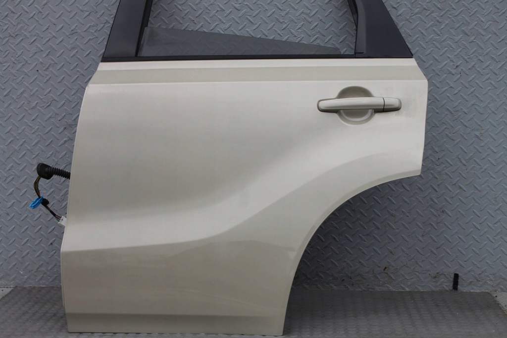 Дверь левая задние левый задний  suzuki vitara 2 3 15- a9n c51 zqq Цена