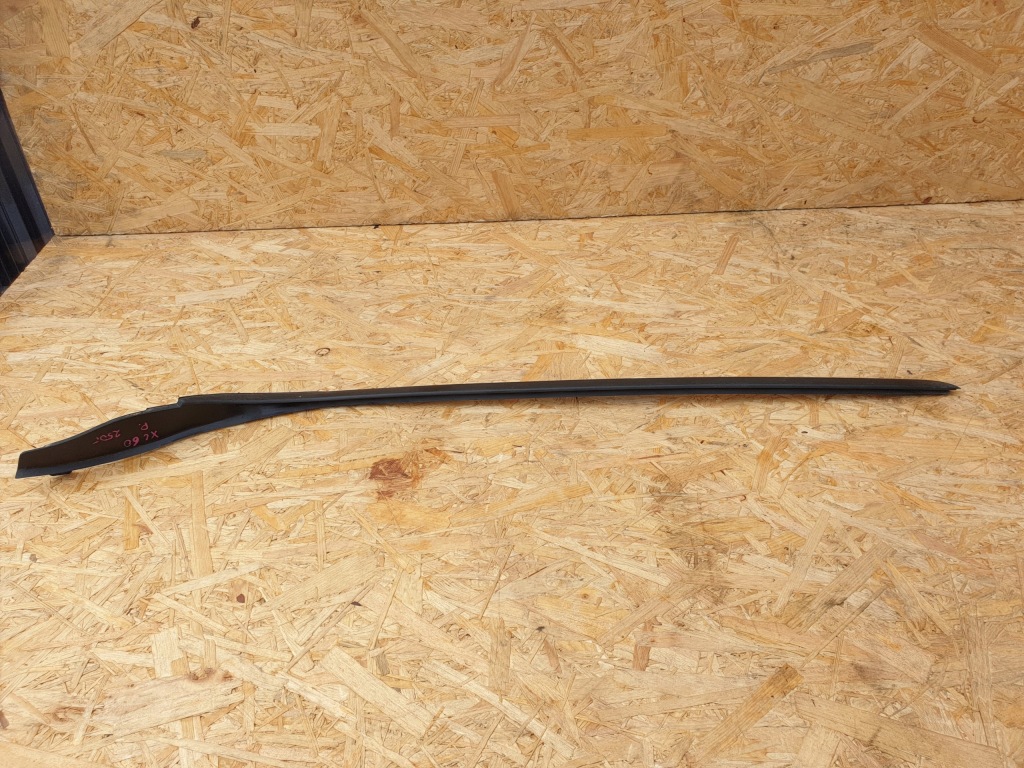 фото №1, Volvo xc60 ii молдинг скло лобове права 32216113