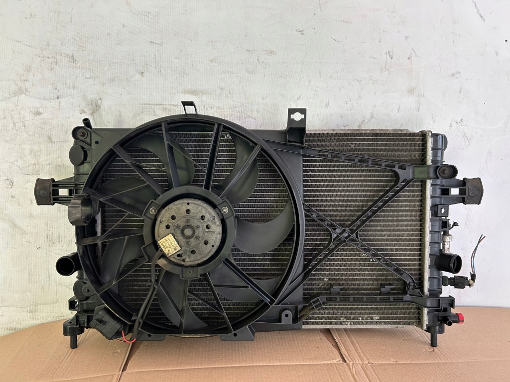 Купити Комплект радіатор вентилятор opel astra h 1.6