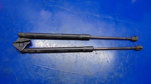 фото №1, Амортизатори кришки задня hyundai ix35 09-17rok