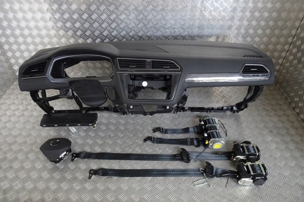 фото №9, Vw tiguan ii lift - приборная панель приборная подушки безопасности ремни