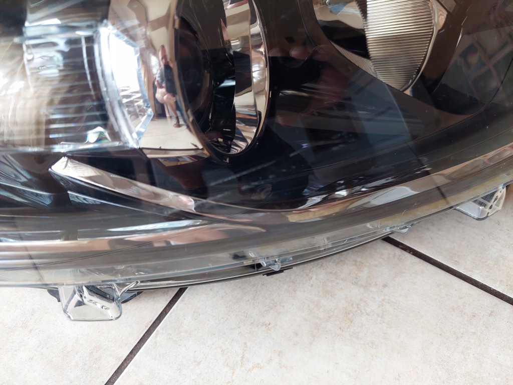 фото №2, Права лампа - лінза - czarna - renault captur