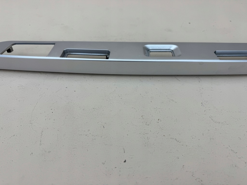 фото №8, Land rover evoque i 1 l538 11r- молдинг подсветка номерного знака регистрационный