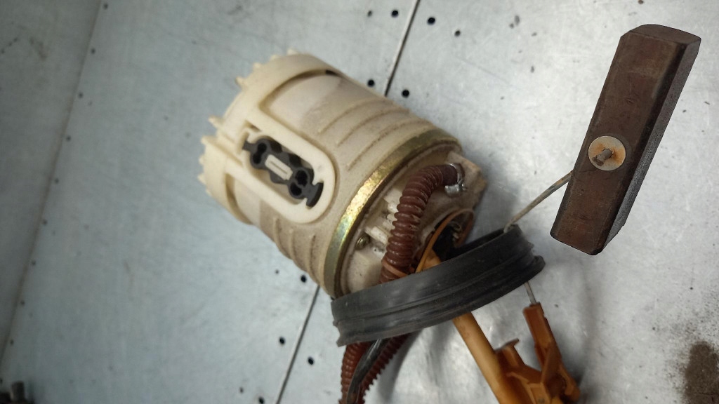 фото №7, Насос топлива vw vento i 96r sedan 1.8b 1h0919051a