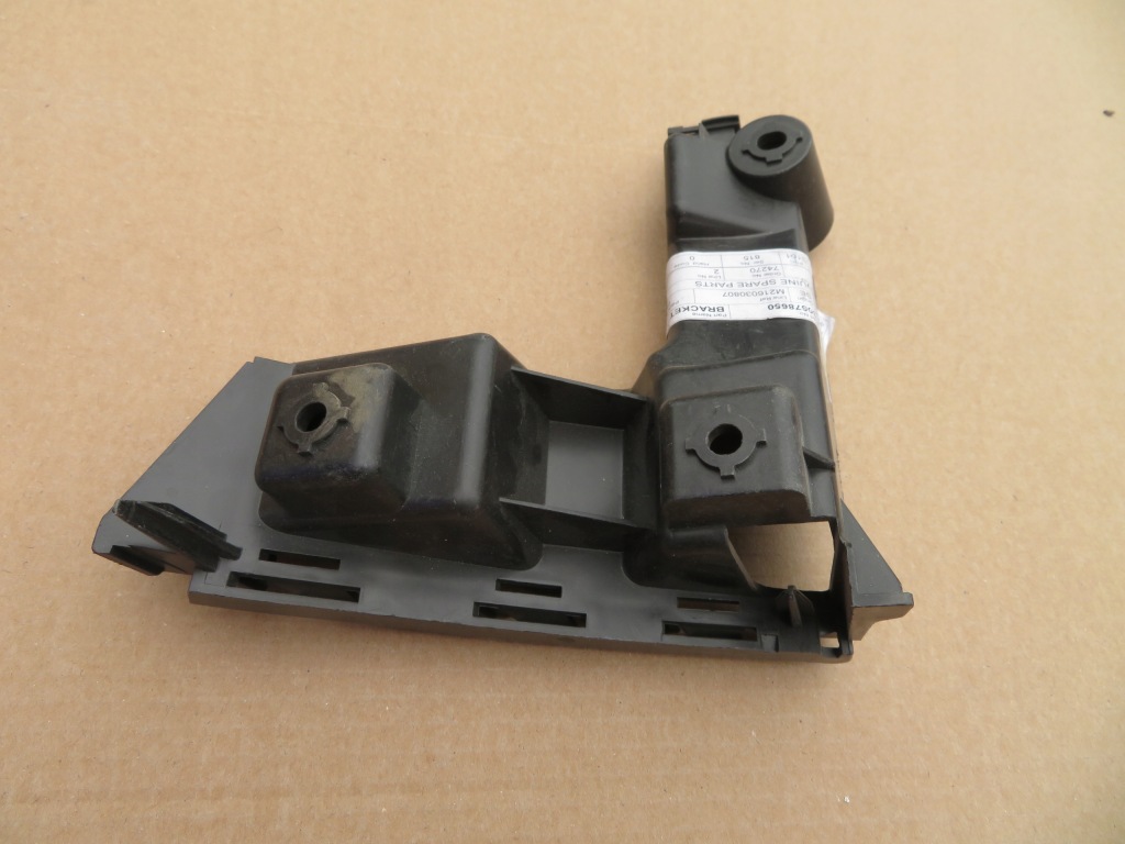 фото №1, Volvo оригінальний номер 30678650 напрямна бампера