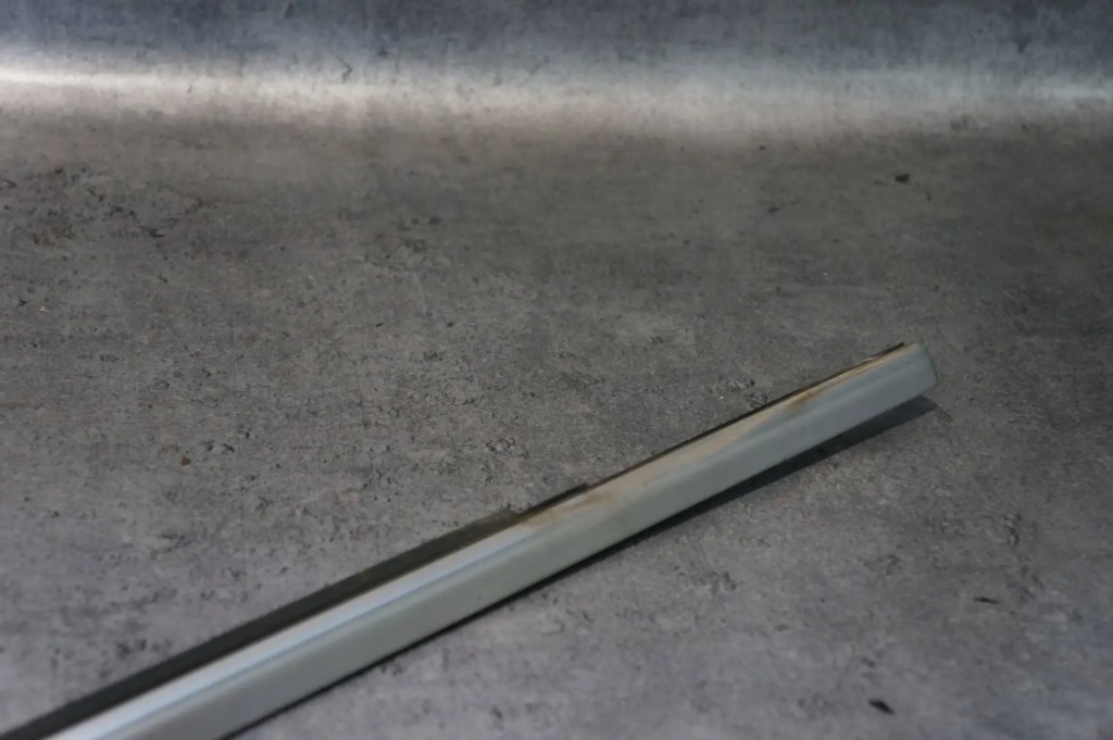 Молдинг скло ущільнювач volvo v40 2 хром правий перед права в Україні