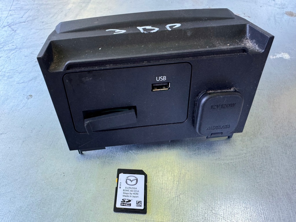 фото №1, Mazda 3 2.0 bp iv разъём usb считыватель карты карта eu