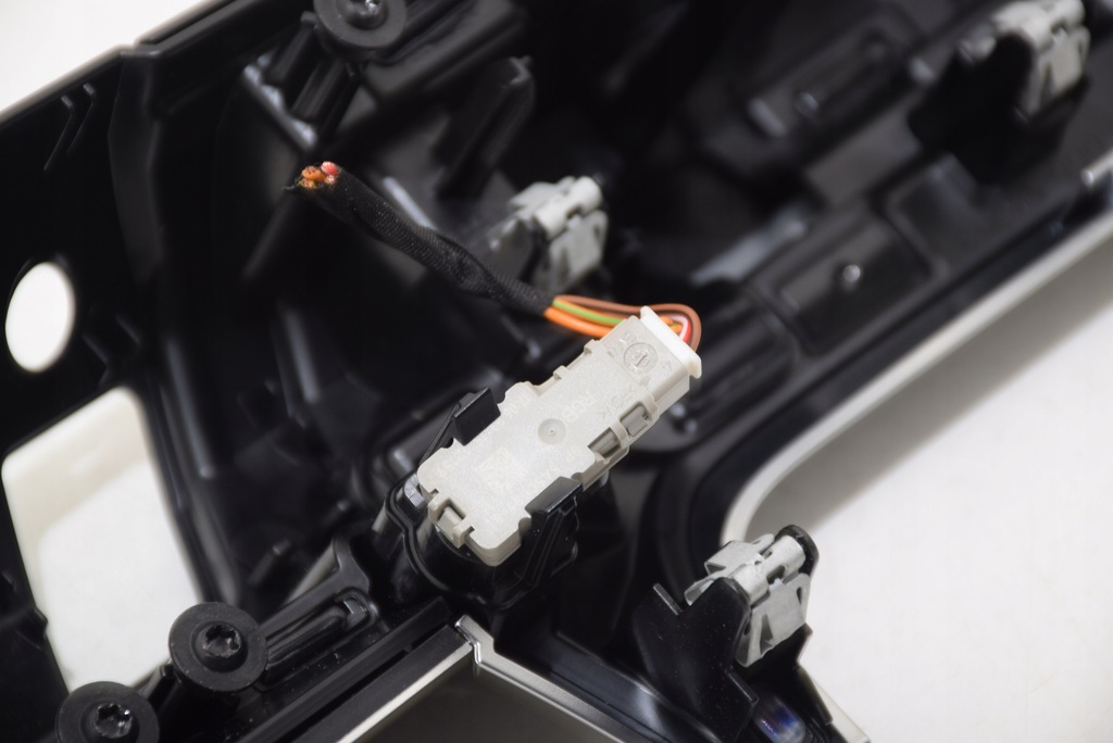 фото №13, Bmw x1 u11 x2 u10 2 u06 правая молдинг алюминиевая dekor панели консоли