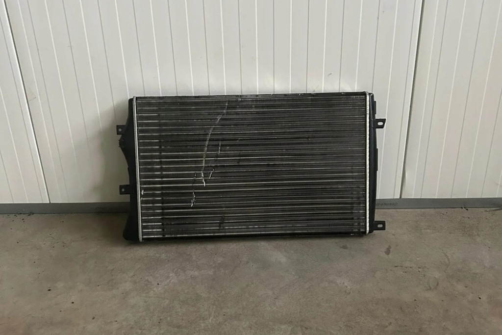 Радіатор води audi a3 sportback 8pa 2002026 1.8l бензиновий 118kw 2010 Недорого